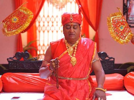 డిఫరెంట్ మేనరిజంతో పృథ్వీ.. సకల కళా వల్లభుడు ఎవరంటే..