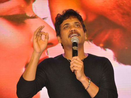 అన్నా అని పిలిచేది ఆయన ఒక్కడినే, చెప్పలేని భాద.. ఎమోషనల్ అయిన నాగ్!