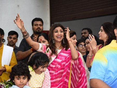 గణేష్ నిమజ్జన వేడుకల్లో డాన్స్ ఇరగదీసిన శిల్పా శెట్టి (వీడియో)