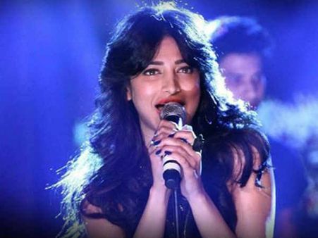 పాప్ సింగర్ తరహాలో రెచ్చిపోయిన శృతి హాసన్.. వెస్ట్రన్ మ్యూజిక్‌తో అదరగొట్టింది!