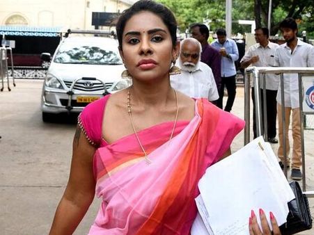 బిగ్ బాస్ 2: ఓవర్ చేస్తున్నాడు, అతడి పని పట్టండి... కౌశల్ ఆర్మీకి శ్రీరెడ్డి సూచన!