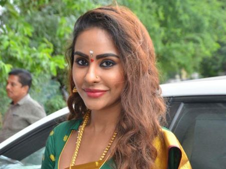 వివాహేతర సంబంధం.... కన్‌ఫ్యూజన్లో శ్రీరెడ్డి, దీన్ని మంచి అనాలా? చెడు అనాలా?