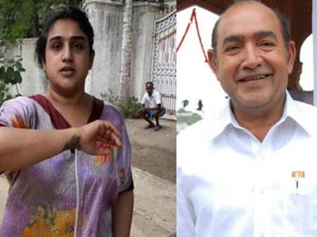 కిరాయి మనుషులతో గెంటించాడు: విజయ్ కుమార్‌పై కూతురు ఫిర్యాదు!