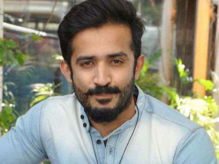 యాంకర్ రవి మీద పోలీస్ కేసు నమోదు: 20 మందితో దాడికియత్నం?