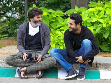 అరవింద సమేత కథ ఇదే.. ఎన్నో సినిమాలు వచ్చాయి, త్రివిక్రమ్ అందుకే స్పెషల్!