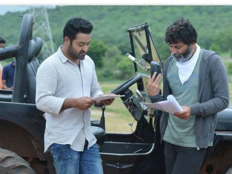 త్రివిక్రమ్ మార్క్ ఎంటర్టెన్మెంట్ ఆశించొద్దు... ‘అరవింద సమేత’ డిఫరెంట్!