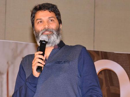 ఒక ప్లాపు, ఒక విషాదం తర్వాత..... ఎన్టీఆర్ వల్లే రూ. 100 కోట్లు : త్రివిక్రమ్ అదిరిపోయే స్పీచ్