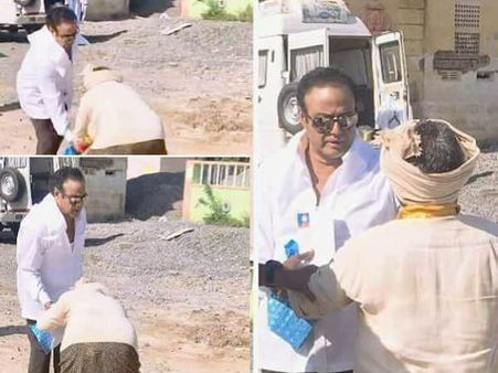 బాలయ్య కాళ్ళు మొక్కుతున్న నిరుపేద.. ఫోటో వైరల్, మళ్ళీ హాట్ టాపిక్.. కారణం ఇదే!