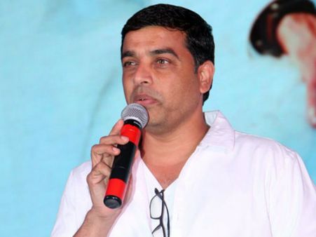 లిప్ లాక్స్ ఉంటేనే చూస్తున్నారు.. నేను కూడా అలాంటి సినిమాలే తీయాలేమో!