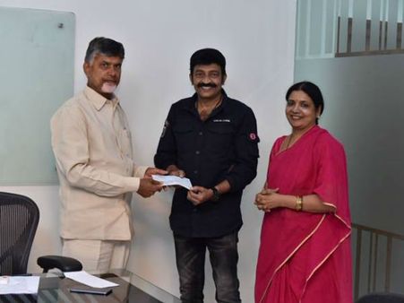 రూ. 10 లక్షల విరాళం అందించిన జీవిత-రాజశేఖర్ దంపతులు!