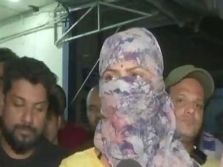 ఆల్రెడీ డైరెక్టర్ ఔట్: ఇపుడు సినిమా సెట్స్‌లో లైంగిక వేధింపులు, పోలీస్ కేసు నమోదు...