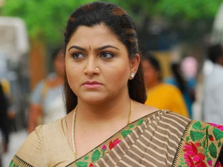 నన్ను కాపాడింది ఆయనే.. ఎంతో మంది హీరోయిన్స్‌తో కలసి.. నటి ఖుష్బూ!