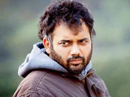 నగ్నంగా నిలబెట్టి.. కండోమ్స్ వాడమంటావా? హీరోయిన్‌కు దర్శకుడి చిత్రహింస