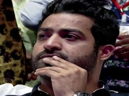 అరవింద సమేత ప్రీ రిలీజ్ : అతి పెద్ద విషాదం నుండి తొందరగా కోలుకున్నాడు: ఎన్టీఆర్ గురించి త్రివిక్రమ్