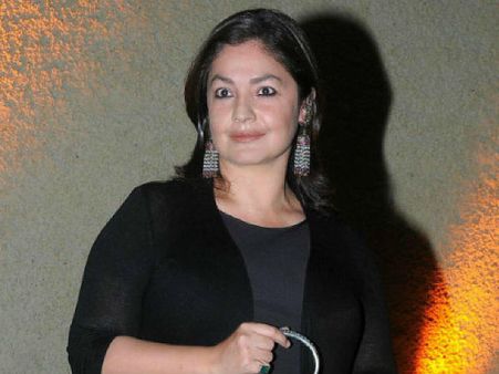 ఓ తాగుబోతు వ్యక్తితో సంబంధం పెట్టుకుని.. హీరోయిన్‌పై లేడి డైరెక్టర్ సంచలనం!