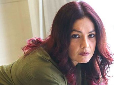 నా ఫ్రెండే... ఎయిర్‌పోర్టులో వేధిస్తూ ప్రైవేట్ పార్టులపై చెయ్యేశాడు: పూజా భట్