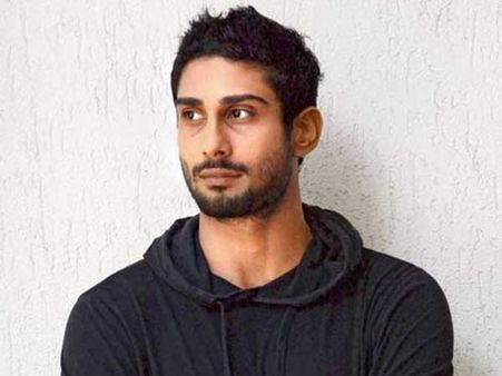 కారుతో గుద్ది గాయపడిన వ్యక్తినే కొట్టిన వైనం.. నటుడిపై కేసు నమోదు!