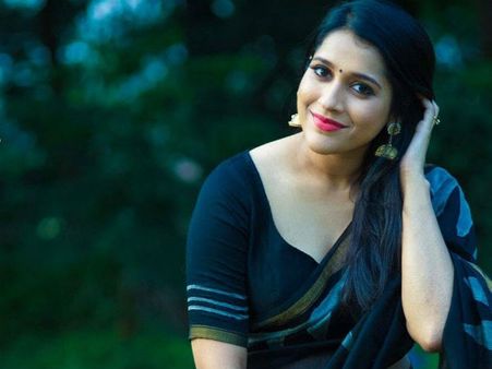 యాంకర్ రష్మీకి అరుదైన వ్యాధి.. అందుకే అలా అవుతున్నానని వెల్లడి