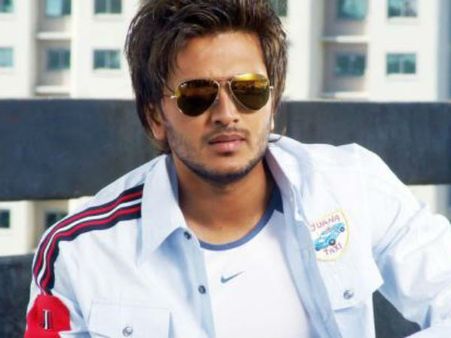 జెనీలియా భర్త కూడా.. మరో హీరోయిన్ వెలుగులోకి, బాలీవుడ్‌లో ప్రకంపనలు!