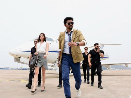 200 బెనిఫిట్ షోలు, 170 కోట్ల బిజినెస్.. బాహుబలి2 రికార్డులు బద్దలు కొట్టే మొనగాడు!