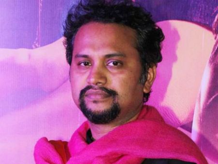 ఇంటికి పిలిచి పోర్న్ చూపించాడు.. రూమ్‌లోకి వెళ్లి నేను చెప్పినట్లు చేస్తే.. బరితెగించిన డైరెక్టర్!