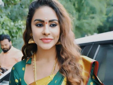 నీ సైజ్ కూడా తెలుసు, హీరోయిన్లను లైంగికంగా, డబ్బులు కూడా ఇచ్చావ్: శ్రీరెడ్డి సంచలనం