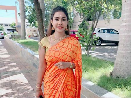 అప్పుడు నన్ను నీచంగా... ఇప్పుడేమో ఇలా : పెద్ద హీరోయిన్ల తీరుపై శ్రీరెడ్డి