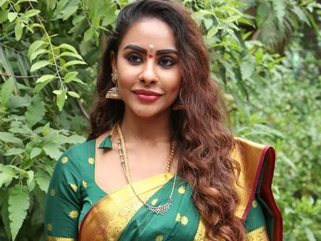 సెక్స్ కోసం వేధిస్తావు, మాళవిక గతేమైంది? నీ కూతురు పారిపోలేదా? శ్రీరెడ్డి సంచలనం