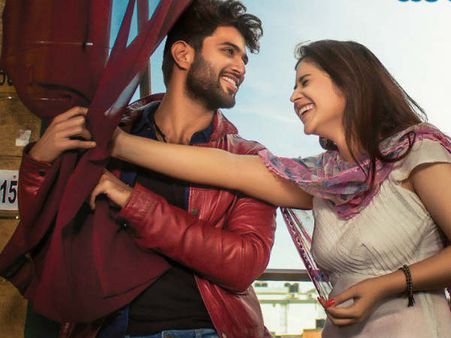 రష్మికని మించేలా.. విజయ్ దేవరకొండతో ప్రియాంక రొమాన్స్.. దూసుకుపోతున్న వీడియో!