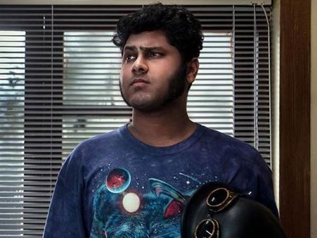 మహిళలపై యువ కమెడియన్ లైంగిక వేధింపులు.. న్యూడ్ ఫోటోలు కావాలని!