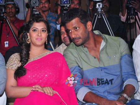 విశాల్-వరలక్ష్మి పోటాపోటీగా.... అర్దరాత్రి ఆమెకు స్వీటీ అంటూ మెసేజ్!