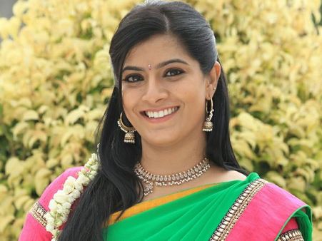 నన్ను మీరేం చేయలేరు: పెళ్లి విషయంలో ఆ వార్తలపై వరలక్ష్మి ఫైర్