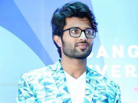 ఆమె గురించి ప్రెస్‌మీట్ పెట్టి మరీ చెబుతా.. ఫారెన్ యువతితో ఎఫైర్ గురించి విజయ్ దేవరకొండ!