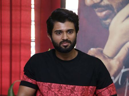 బాహుబలి, అర్జున్ రెడ్డి చూశా.. విజయ్ దేవరకొండతో సినిమా గురించి బ్రెజిల్ బ్యూటీ!