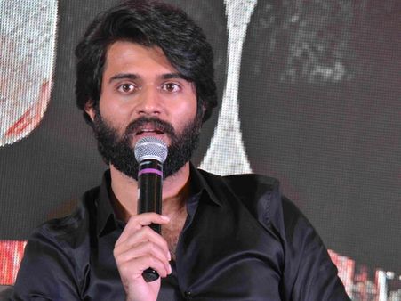 నన్నుతొక్కాలని చూస్తే ఊరుకొను.. కాంగ్రెస్ వాళ్లనే అడగండి.. ఆ భయం ఉంది.. విజయ్ దేవరకొండ