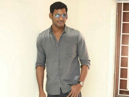 ఆ నీచుడి నుంచి అమలాపాల్‌ను అలా కాపాడాం.. శ్రీరెడ్డి, మీటూపై విశాల్.. లవర్‌ను ఇరికించిన వరలక్ష్మీ!