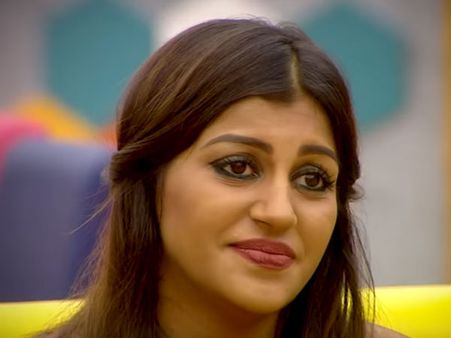 ఆఫర్ ఇస్తా.. కోరిక తీర్చుతావా.. నాపై ప్రముఖ దర్శకుడి వేధింపులు.. నవాబ్ హీరోయిన్