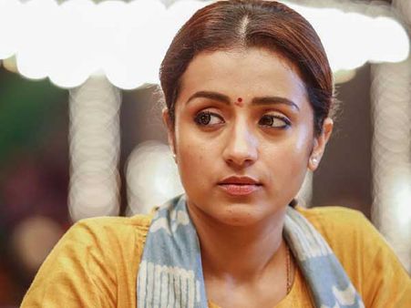 ఇది అన్యాయం, మా సినిమా ఆపండి: టీవీ ఛానల్‌కు త్రిష విన్నపం!