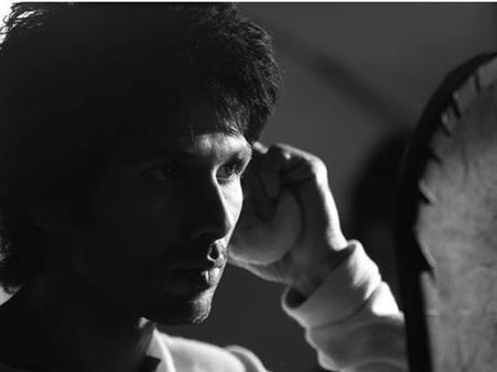 అర్జున్ రెడ్డి రీమేక్: గడ్డం తీసేసిన షాహిద్, సీన్ టు సీన్ హిందీలో...