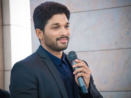 అల్లు అర్జున్ కొత్త సినిమా ప్రకటన రేపే.. త్రివిక్రమ్ పై ఉత్కంఠ!