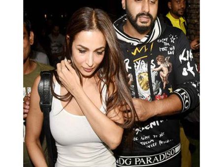 కాబోయే భార్యపై ఎవరూ మీద పడకుండా.. హాట్ బ్యూటీపై కుర్ర హీరో కేరింగ్!