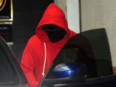 హీరోకు గుండు కొట్టించారు.. కనిపించకుండా ముఖం చాటేసిన స్టార్!