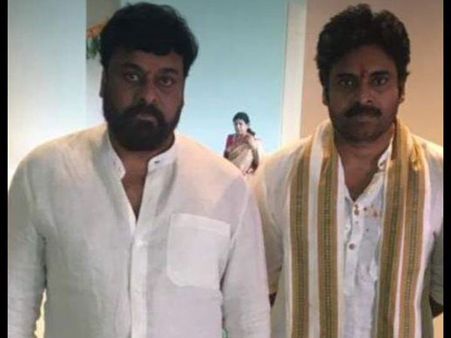 చిరు, పవన్ దీపావళి సెలెబ్రేషన్స్.. పంచె కట్టులో అదుర్స్, మిస్సయ్యాడన్నది ఎవరు!