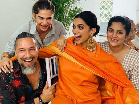 పెళ్లి సందడి షురూ: ఏకం కాబోతున్న బాలీవుడ్ స్టార్ లవర్స్, మొదటి ఘట్టం..(ఫోటోస్)