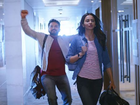 కార్తి ‘దేవ్’ టీజర్ అదిరిపోయింది, రకుల్ ప్రీత్ హాట్ లుక్!