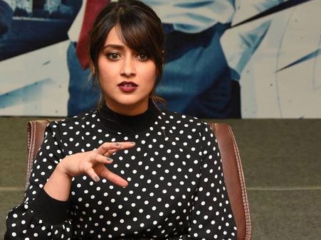 పోకిరిని రిజెక్ట్ చేశా.. నటించొద్దనుకొన్నా.. ఆమె బలవంతం చేయడం వల్లే.. ఇలియానా