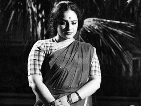 లేచింది.. నిద్ర లేచింది మహిళా లోకం.. సావిత్రిగా నిత్యామీనన్ ఫస్ట్ లుక్ కేక.. ఎన్టీఆర్ బయోపిక్!