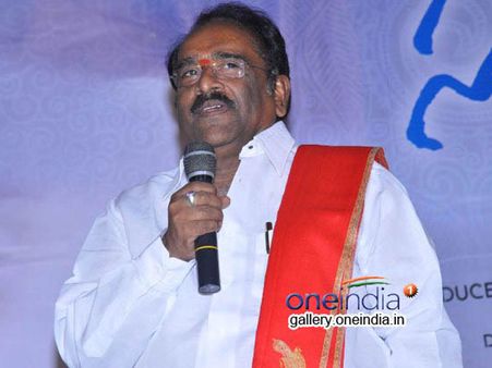 ‘టాక్సీవాలా’ను కాపాడింది అతడే: పరుచూరి హాట్ కామెంట్