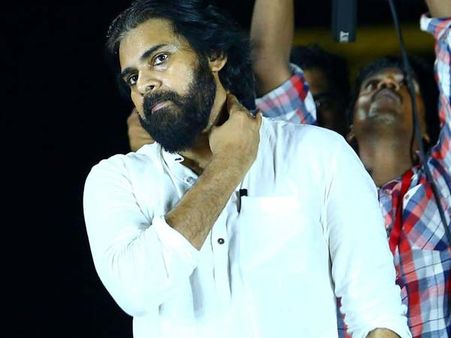 నేను మాత్రం సినిమాలు మానేసి రోడ్డు మీద అడుక్కోవాలా?: పవన్ కళ్యాణ్ ఫైర్