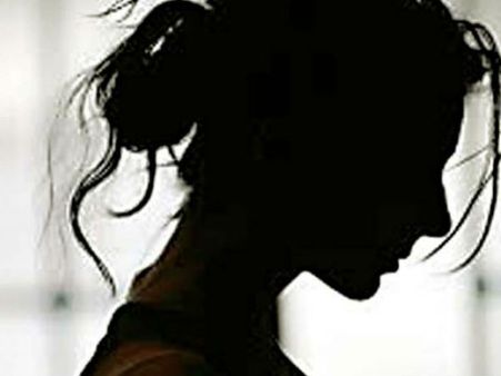 మహిళపై సినీ హీరో రేప్.. డ్యాన్స్ నేర్పిస్తానని పిలిచి లైంగికదాడి.. పరారీలో నటుడు